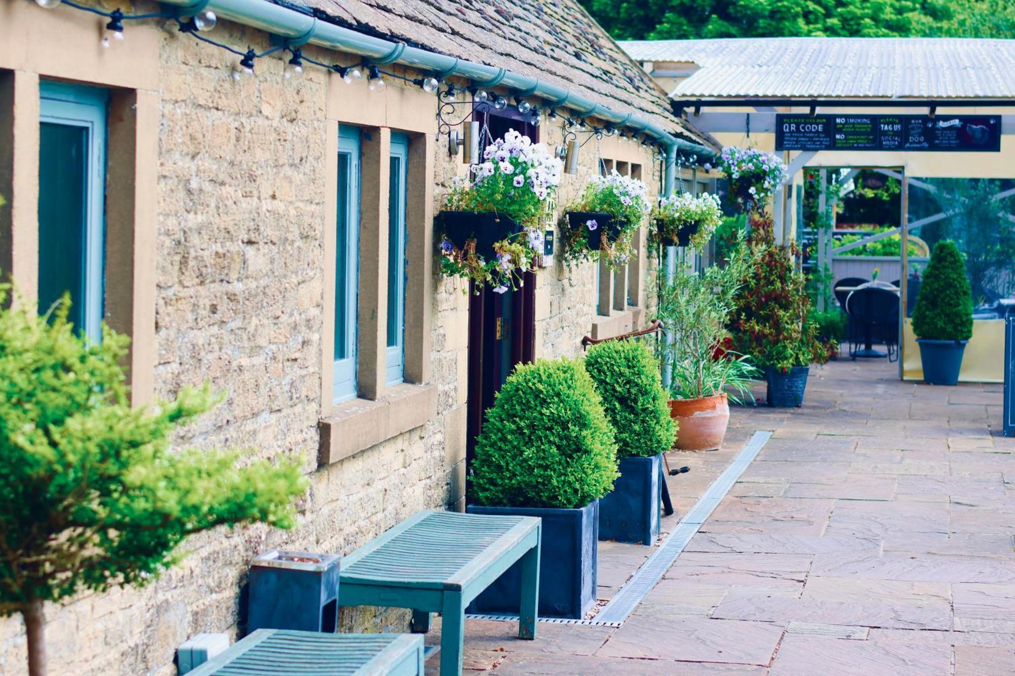 Отель The Ragged Cot Minchinhampton Экстерьер фото