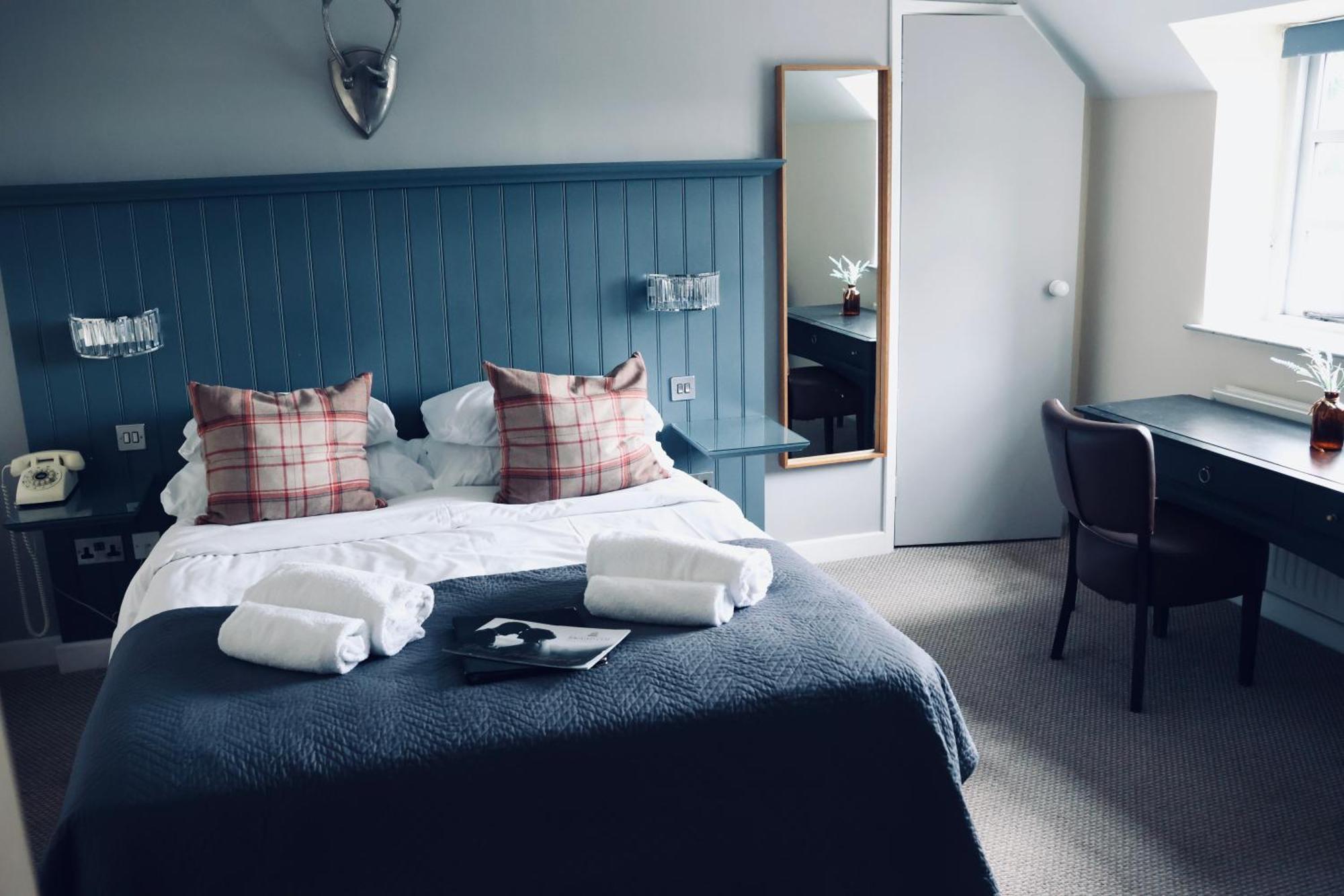 Отель The Ragged Cot Minchinhampton Экстерьер фото