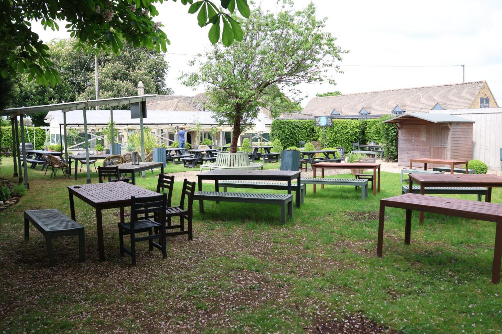 Отель The Ragged Cot Minchinhampton Экстерьер фото